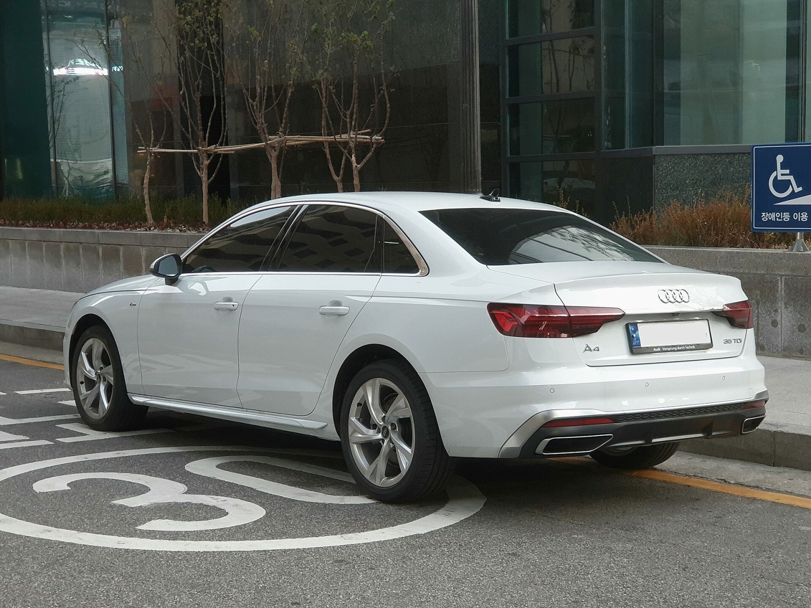 Audi A4 B9 40 TFSI S line S tronic