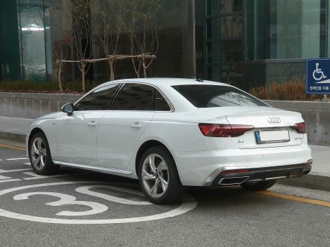 Audi A4 B9 40 TFSI S line S tronic